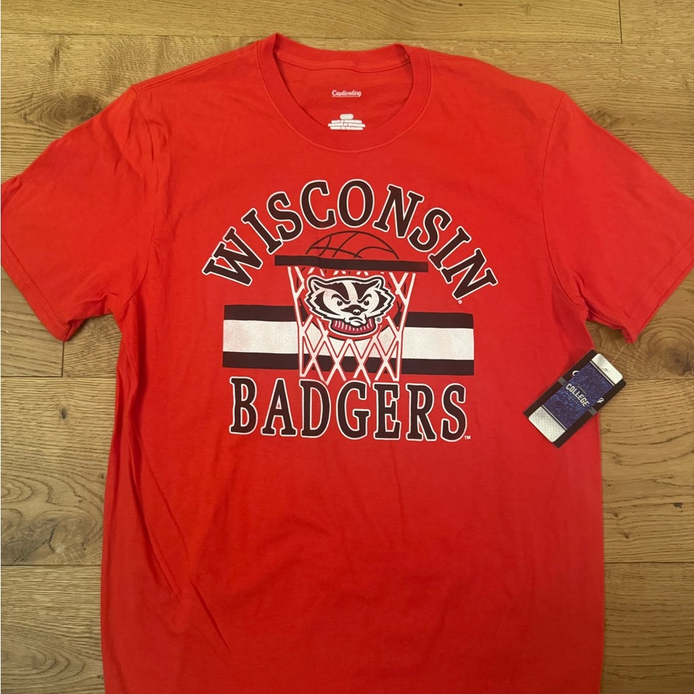 Wisconsin Badgers T-Shirt Red NCAA College Basketball Tee NWT Large Badger Hoop